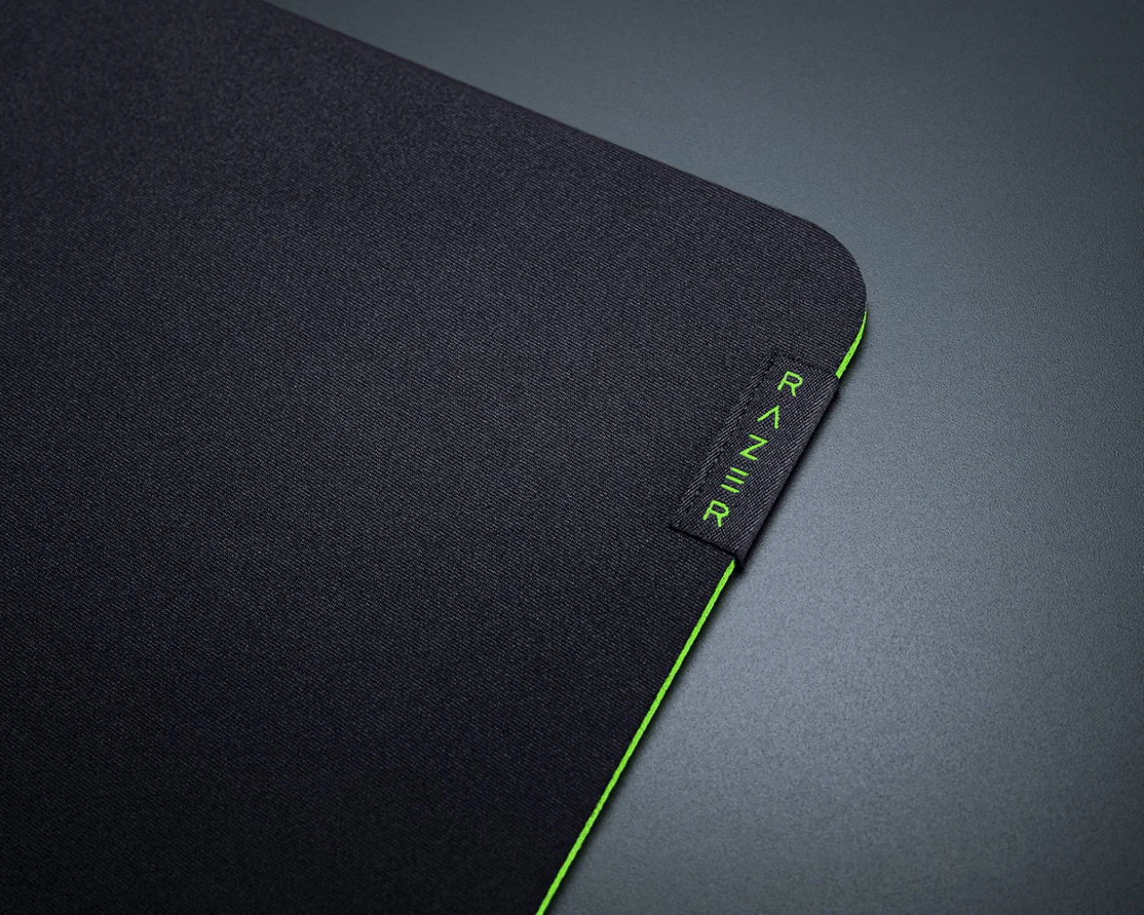 Razer Gigantus V2 Soft Gaming Mouse Mat for Speed and Control - Image 3