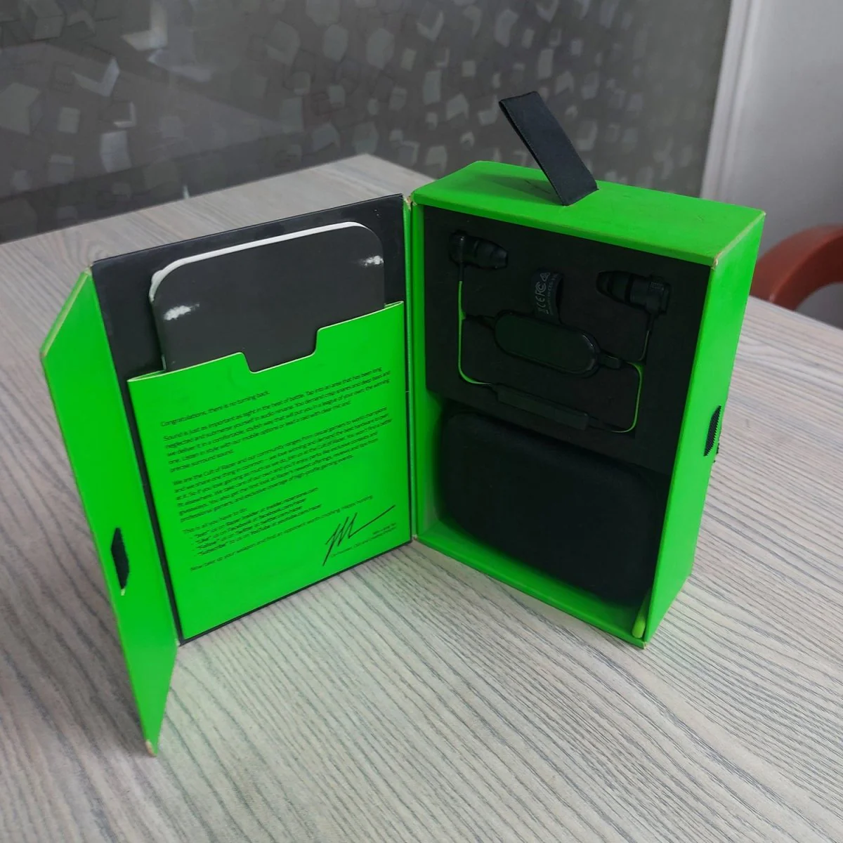 Razer Hammerhead BT In-Ear Bluetooth Headphones - Image 4